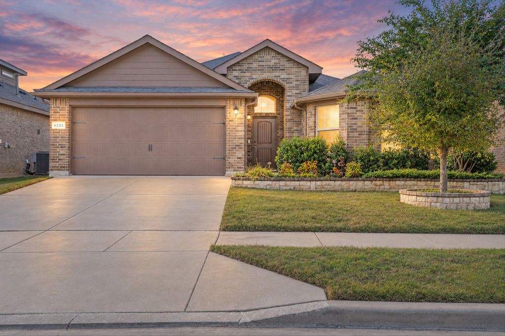 4225 Tollcross Lane, Fort Worth, TX 76123