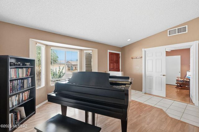 10240 E Juniper Basin Lane, Tucson, AZ 85748