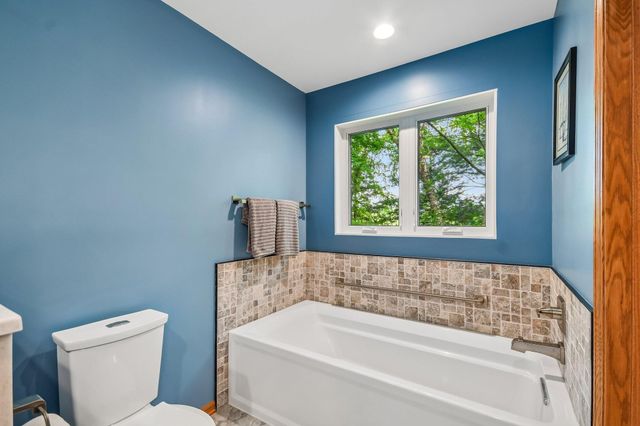 1066 Cripple Creek Pass, Lino Lakes, MN 55038
