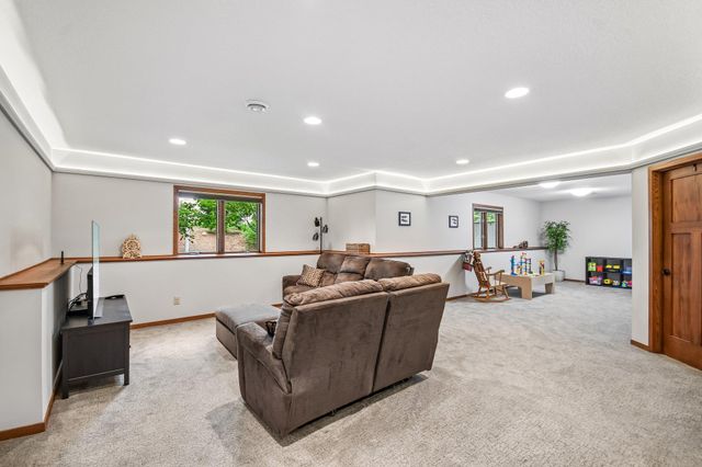 1066 Cripple Creek Pass, Lino Lakes, MN 55038