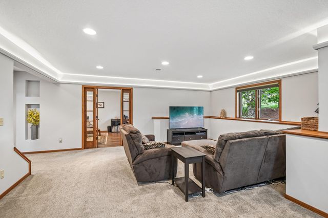 1066 Cripple Creek Pass, Lino Lakes, MN 55038