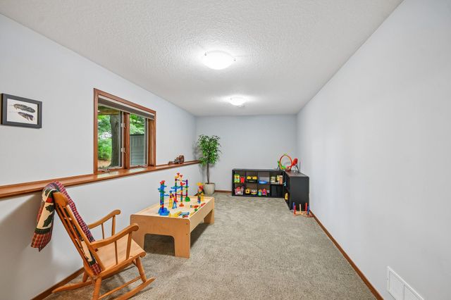 1066 Cripple Creek Pass, Lino Lakes, MN 55038
