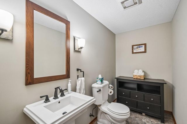 1066 Cripple Creek Pass, Lino Lakes, MN 55038