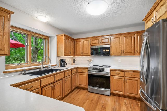 1066 Cripple Creek Pass, Lino Lakes, MN 55038