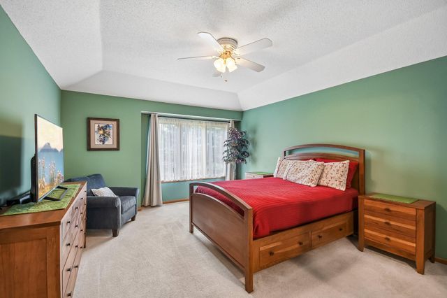 1066 Cripple Creek Pass, Lino Lakes, MN 55038