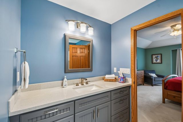 1066 Cripple Creek Pass, Lino Lakes, MN 55038
