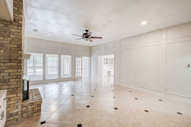 2818 N Creekwood Drive, Grapevine, TX 76051