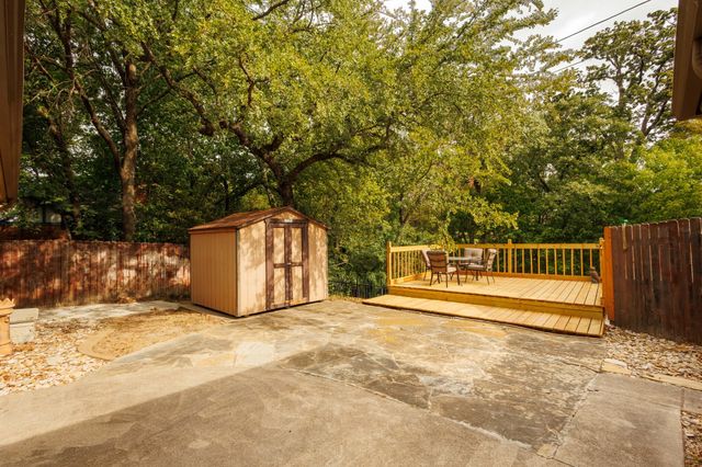2818 N Creekwood Drive, Grapevine, TX 76051