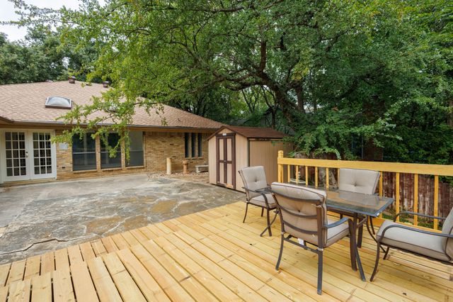 2818 N Creekwood Drive, Grapevine, TX 76051