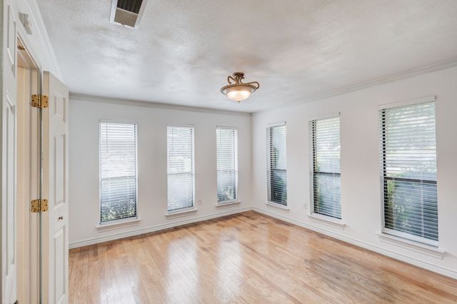 2818 N Creekwood Drive, Grapevine, TX 76051