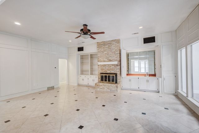 2818 N Creekwood Drive, Grapevine, TX 76051