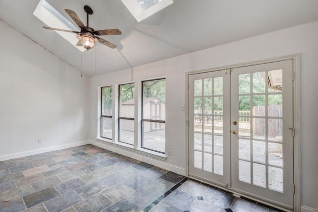 2818 N Creekwood Drive, Grapevine, TX 76051