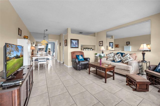 925 SW 11th Avenue Unit j17, Hallandale Beach, FL 33009