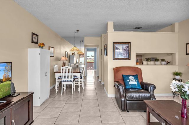 925 SW 11th Avenue Unit j17, Hallandale Beach, FL 33009