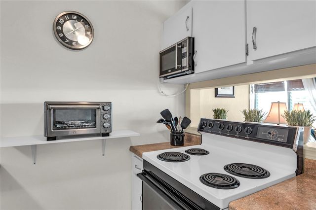 925 SW 11th Avenue Unit j17, Hallandale Beach, FL 33009