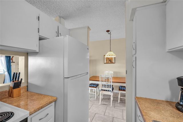 925 SW 11th Avenue Unit j17, Hallandale Beach, FL 33009