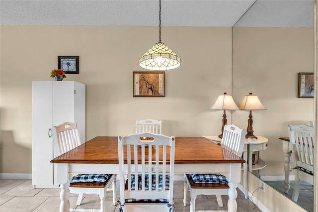 925 SW 11th Avenue Unit j17, Hallandale Beach, FL 33009