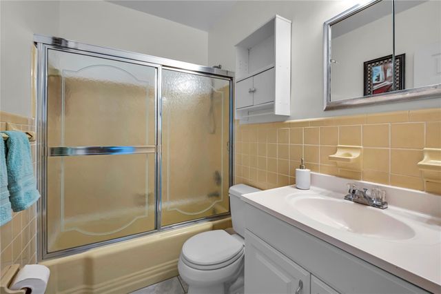 925 SW 11th Avenue Unit j17, Hallandale Beach, FL 33009