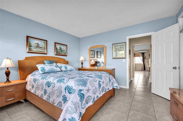 925 SW 11th Avenue Unit j17, Hallandale Beach, FL 33009