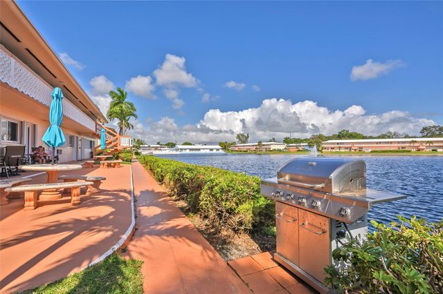 925 SW 11th Avenue Unit j17, Hallandale Beach, FL 33009