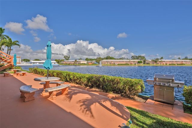 925 SW 11th Avenue Unit j17, Hallandale Beach, FL 33009