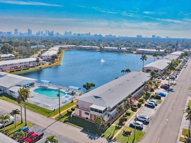 925 SW 11th Avenue Unit j17, Hallandale Beach, FL 33009