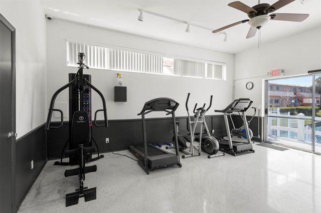 925 SW 11th Avenue Unit j17, Hallandale Beach, FL 33009