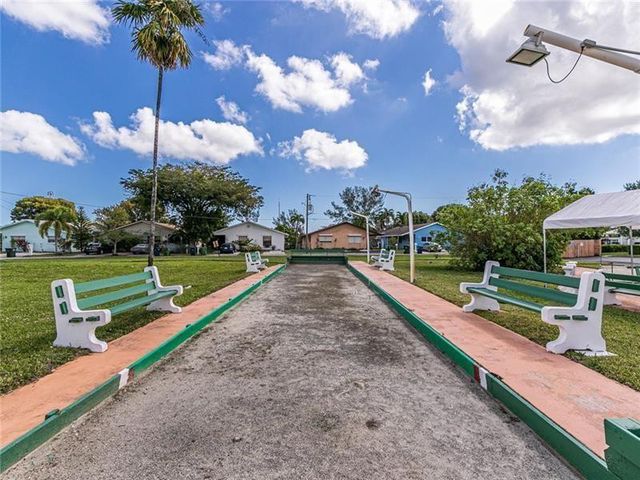 925 SW 11th Avenue Unit j17, Hallandale Beach, FL 33009