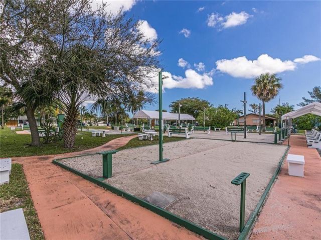 925 SW 11th Avenue Unit j17, Hallandale Beach, FL 33009