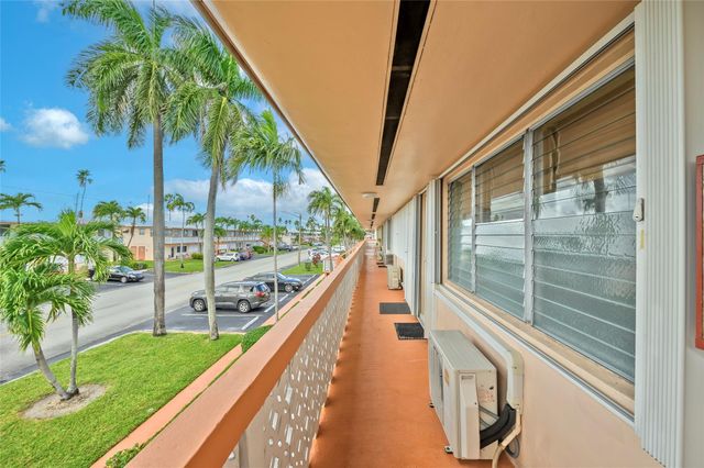 925 SW 11th Avenue Unit j17, Hallandale Beach, FL 33009
