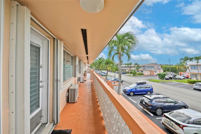 925 SW 11th Avenue Unit j17, Hallandale Beach, FL 33009
