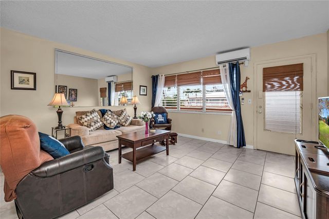 925 SW 11th Avenue Unit j17, Hallandale Beach, FL 33009