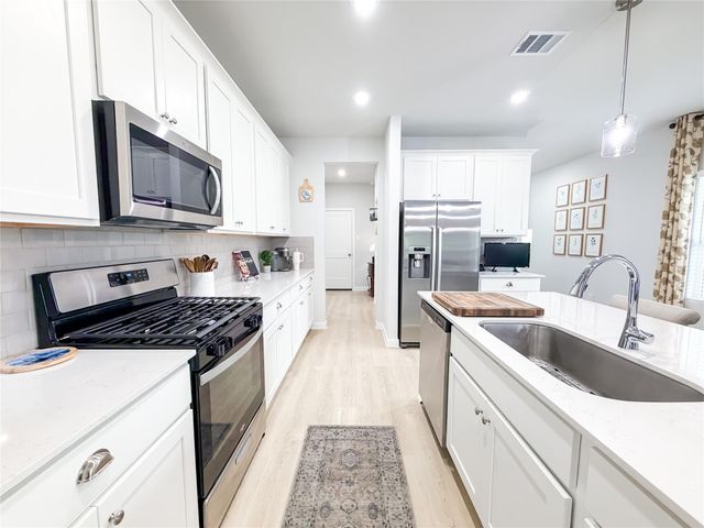 130 Alset Drive, Magnolia, TX 77354