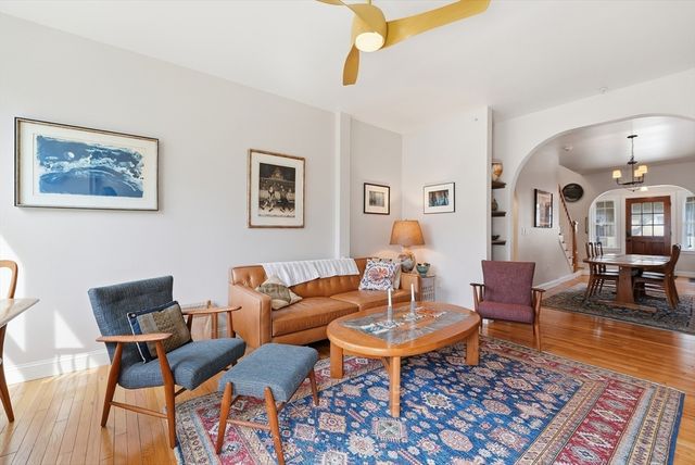 32 N Prospect St 5, Amherst, MA 01002