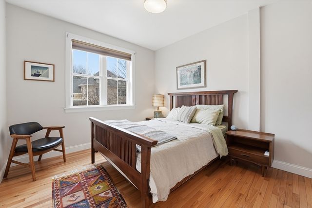 32 N Prospect St 5, Amherst, MA 01002