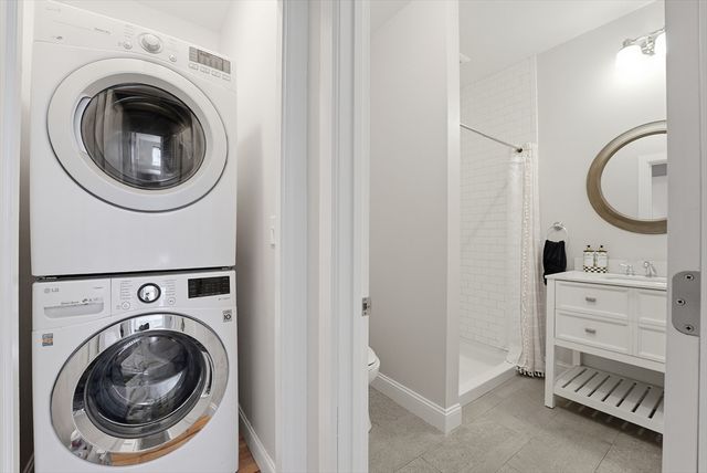 32 N Prospect St 5, Amherst, MA 01002