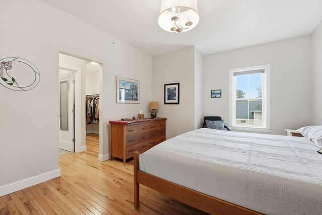 32 N Prospect St 5, Amherst, MA 01002