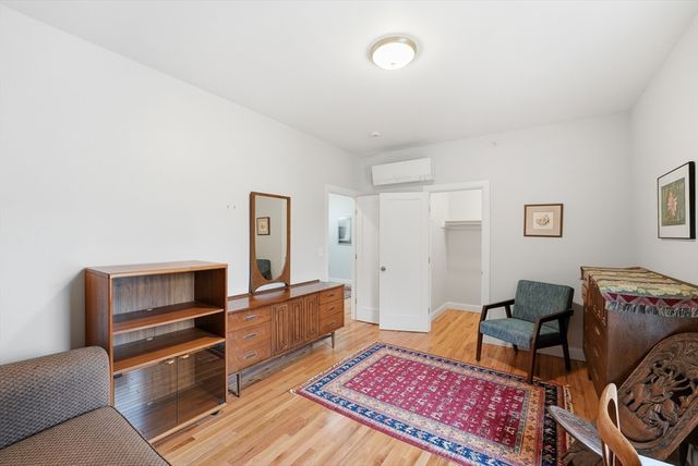 32 N Prospect St 5, Amherst, MA 01002