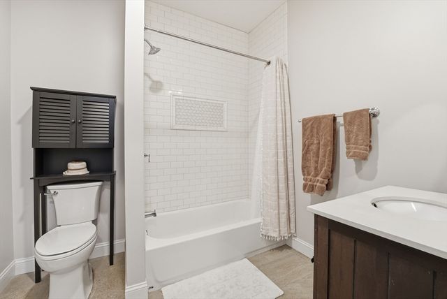 32 N Prospect St 5, Amherst, MA 01002