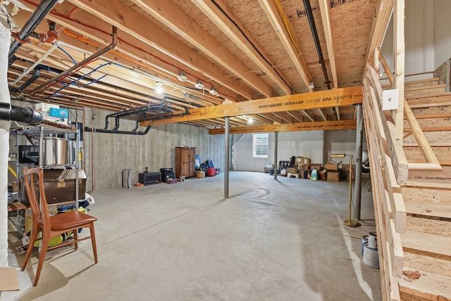 32 N Prospect St 5, Amherst, MA 01002