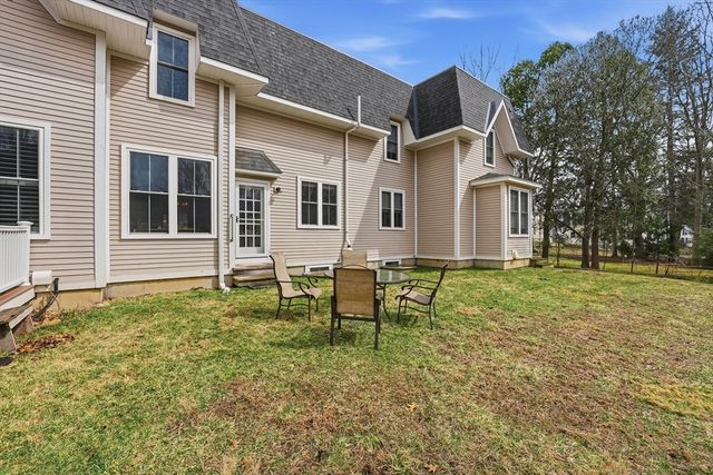 32 N Prospect St 5, Amherst, MA 01002