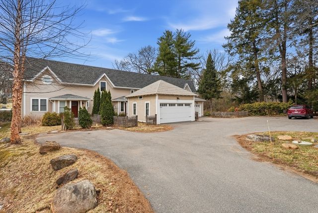 32 N Prospect St 5, Amherst, MA 01002