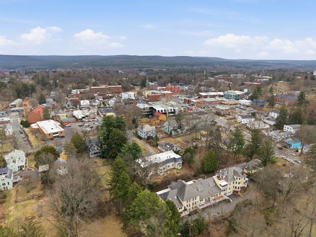 32 N Prospect St 5, Amherst, MA 01002