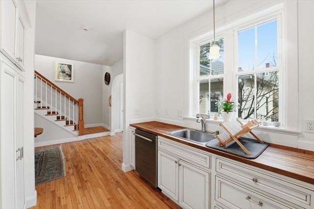 32 N Prospect St 5, Amherst, MA 01002