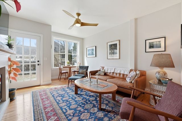 32 N Prospect St 5, Amherst, MA 01002