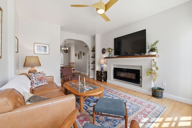 32 N Prospect St 5, Amherst, MA 01002