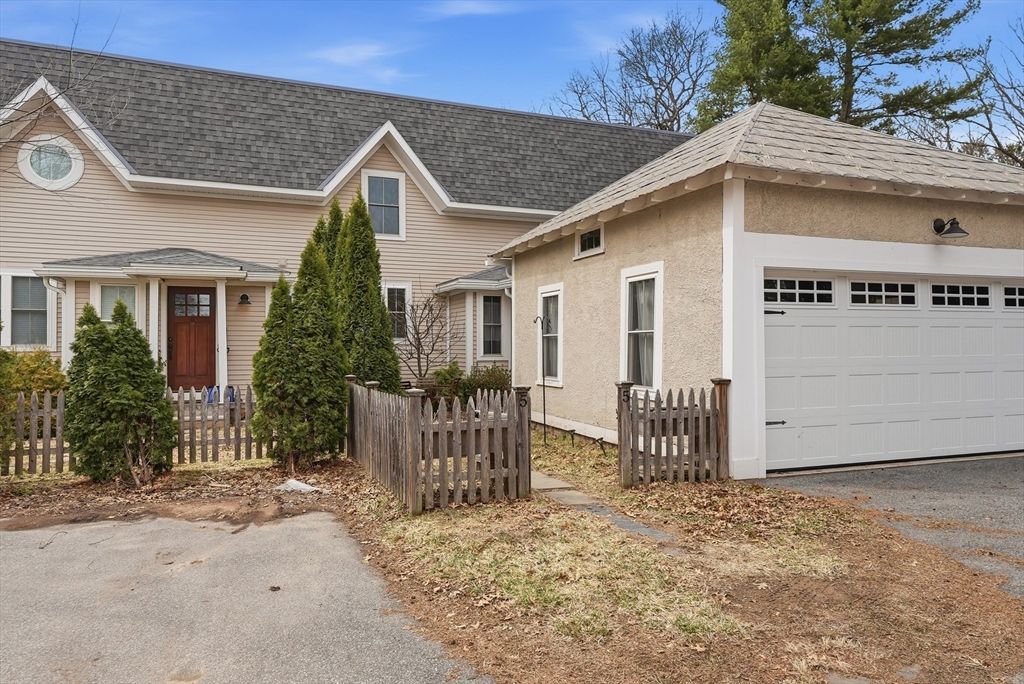 32 N Prospect St 5, Amherst, MA 01002