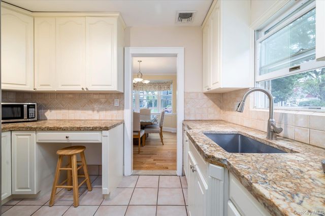 146 Beverly Avenue, Floral Park, NY 11001