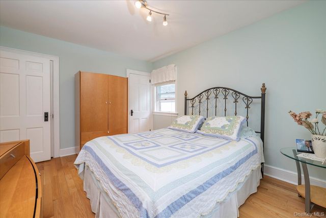 146 Beverly Avenue, Floral Park, NY 11001