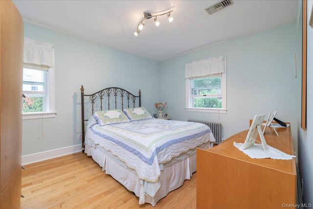 146 Beverly Avenue, Floral Park, NY 11001